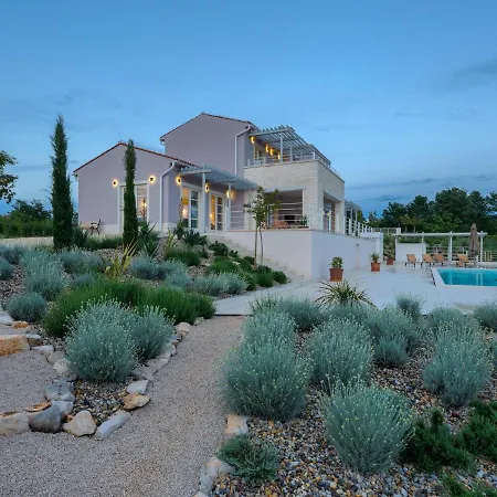 Villa Aqua
