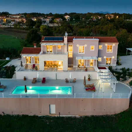 Villa Aqua *
