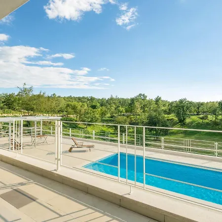 Aqua Villa *