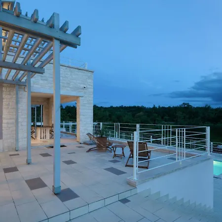 Aqua Villa *