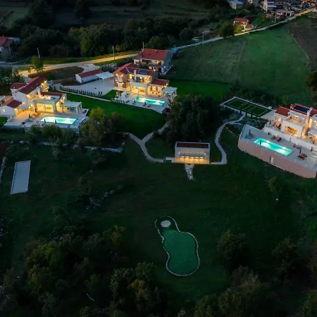 Aqua Villa *